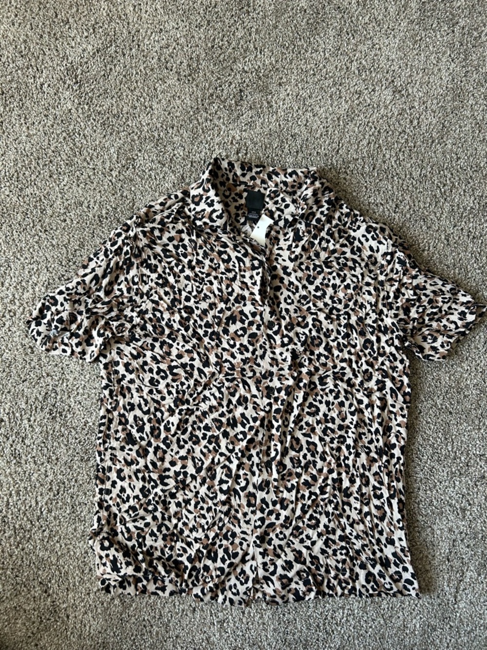 H&M Men's Short-Sleeve Leopard Print Shirt - Beige/Black size Medium M -NEW